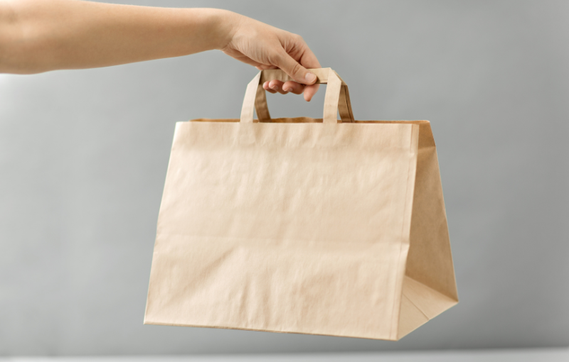 800x510 - entrega de bolsa de comida para llevar