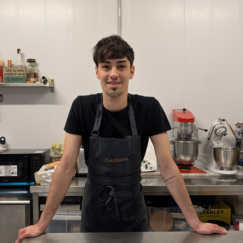 800x800_german en cocina Germán posando en la cocina de Xocolatte