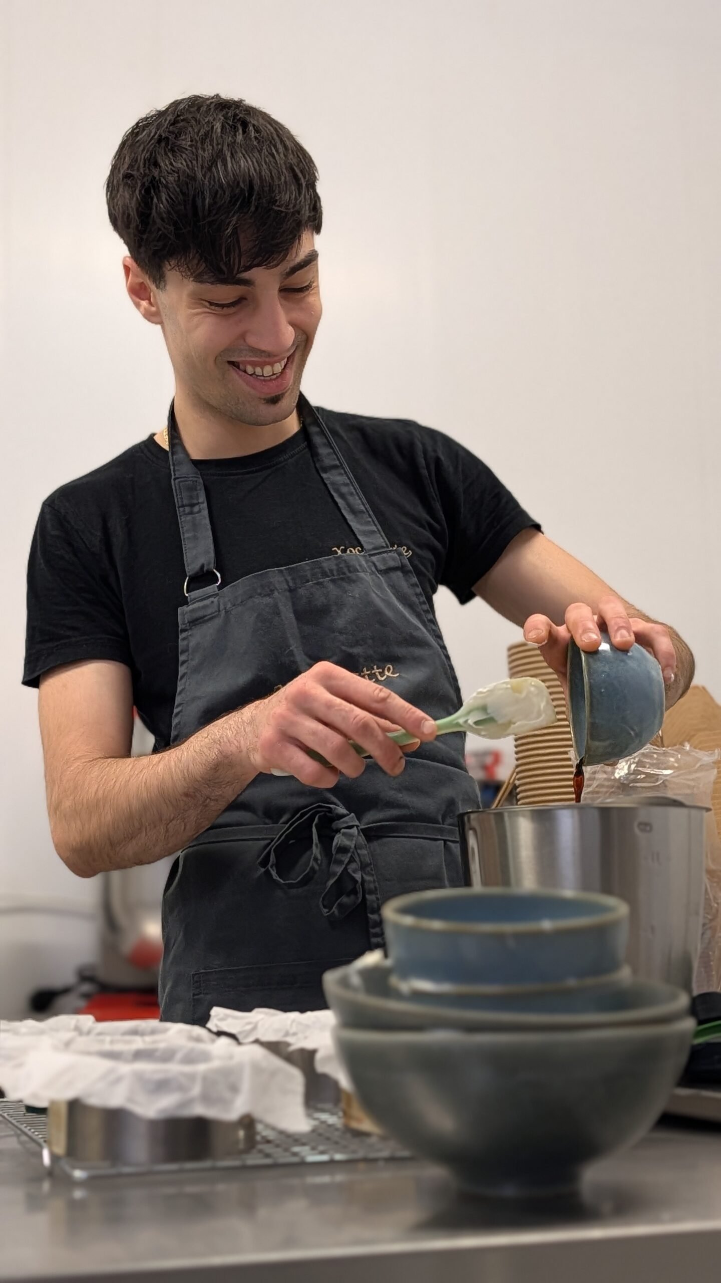 Germán trabajando en la cocina